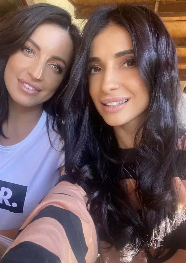 Elena-_i-Inessa-Voscoboinic-1-819x1024-1