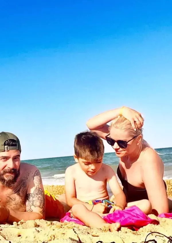 Andreea impreuna cu sotul si copiii