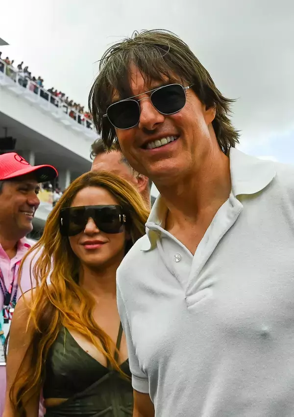 tom-cruise-si-shakira-scaled-1