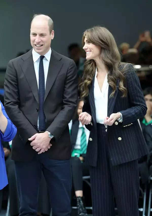 kate-middleton-costum9-copy-1