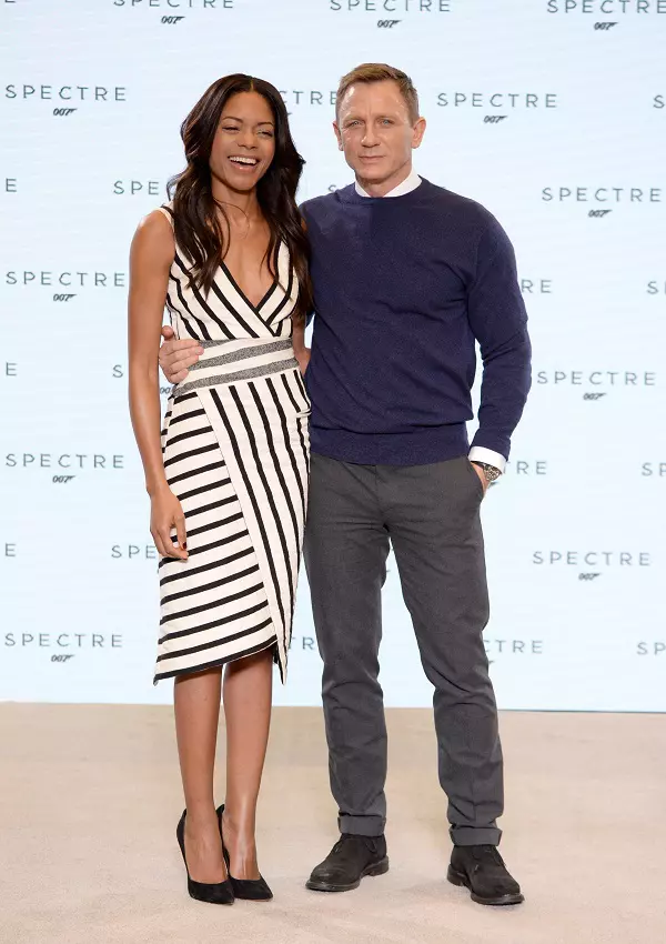 Naomie Harris si Daniel Craig 