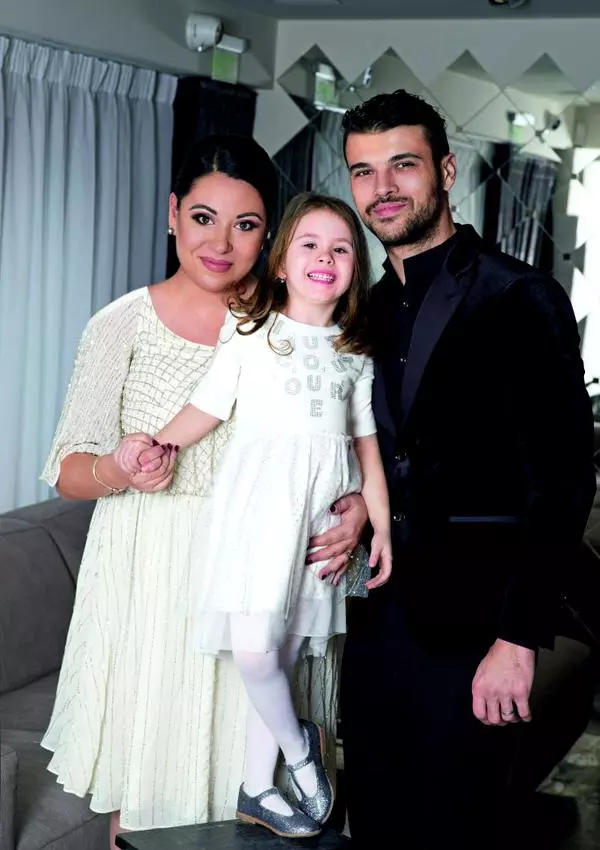 Oana-Roman-_i-familia-1-683x1024