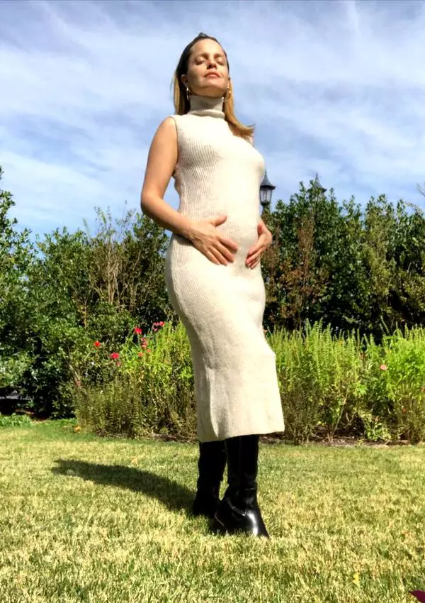 Mena-Suvari-1-904x1024