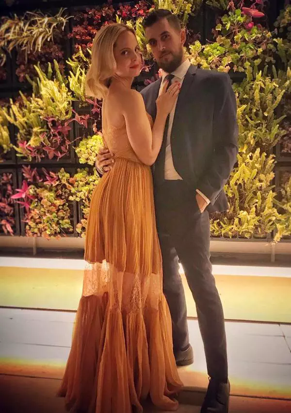 Mena-Suvari-și-soțul-ei-Michael-Hope-2-819x1024