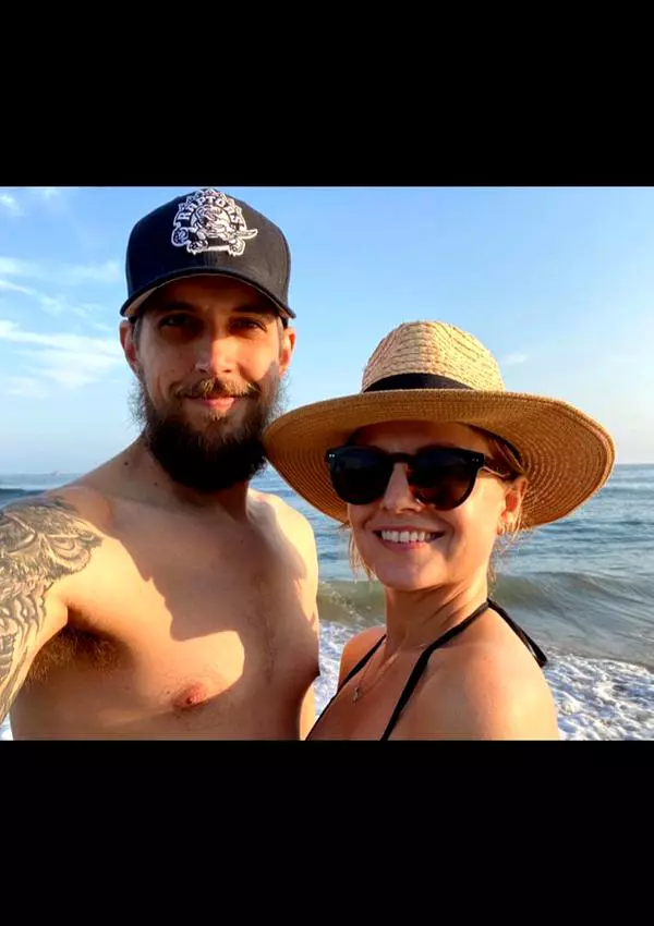 Mena-Suvari-și-soțul-ei-Michael-Hope-5-819x1024