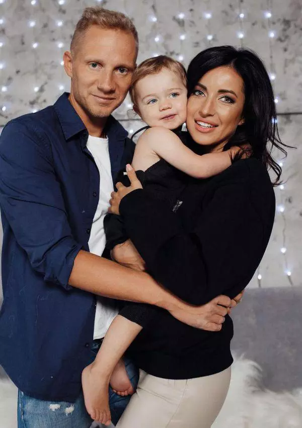 Elena-Voscoboinic-soțul-ei-Sasha-și-fiica-lor-Erika-1-819x1024