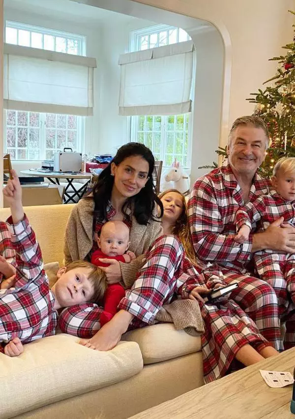 Hilaria-si-Alec-Baldwin-si-copiii-lor-4-1024x1024