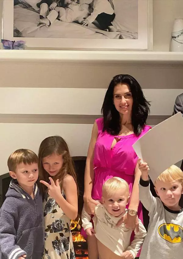 Hilaria-și-Alec-Baldwin-și-copiii-lor-3-1024x1024