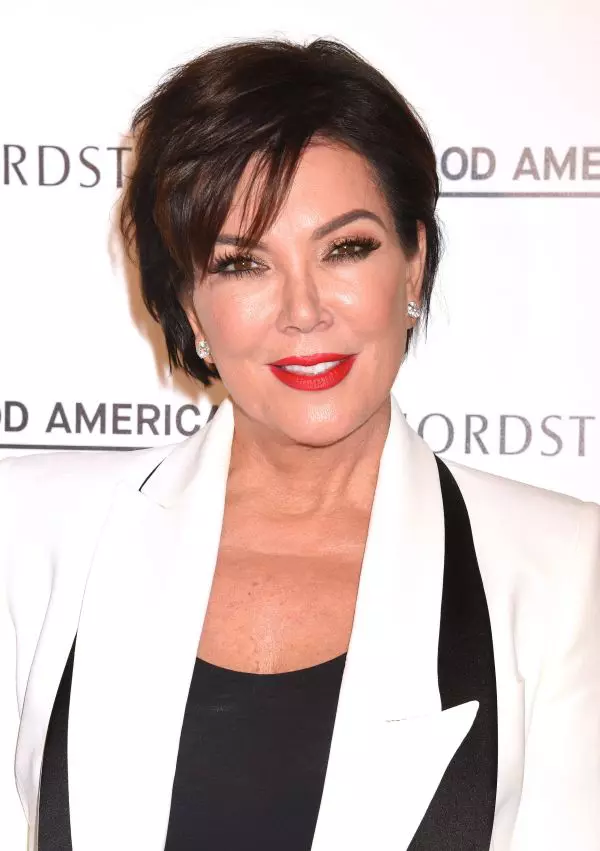 La 60 de ani, Kris Jenner seamănă leit cu fiica ei, Kim Kardashian! La ce truc a apelat vedeta