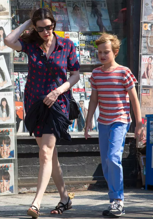 Liv Tyler - Plimbare prin NY alaturi de fiul ei, Milo