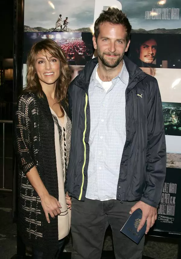 Bradley Cooper si Jennifer Esposito