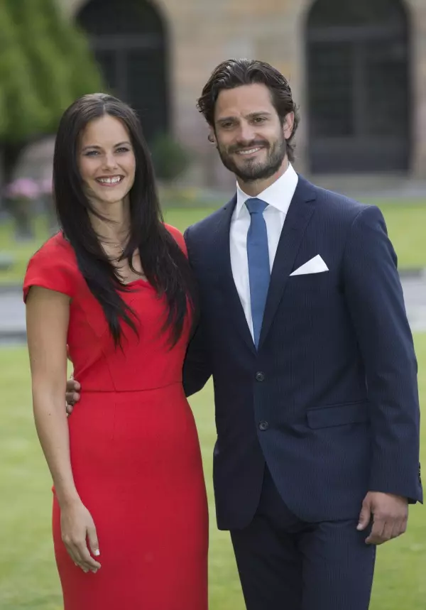 Printul Carl Philip al Suediei şi-a anunţat logodna cu Sofia Hellqvist