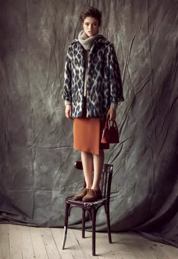 Pulover, 625 lei; palton, 1.555 lei; ambele Liu Jo; fustă Marks&Spencer, 229 lei; pantofi Aldo, 399 lei; geantă Musette, 399 lei.