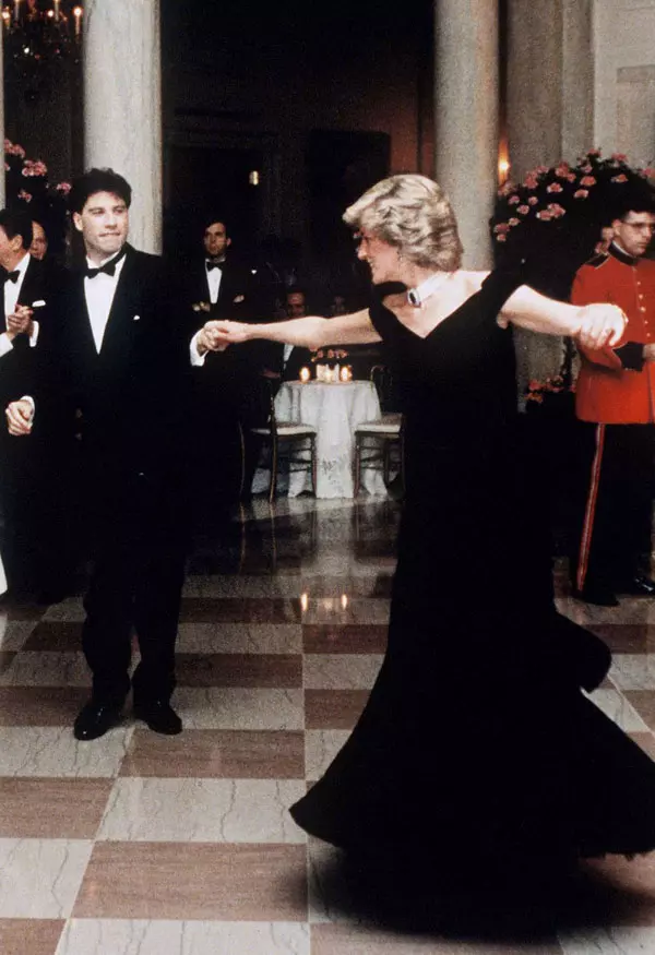 11. Rochia purtată de Prințesa Diana la cina de la Casa Albă în 1985 - 340.000 de dolari