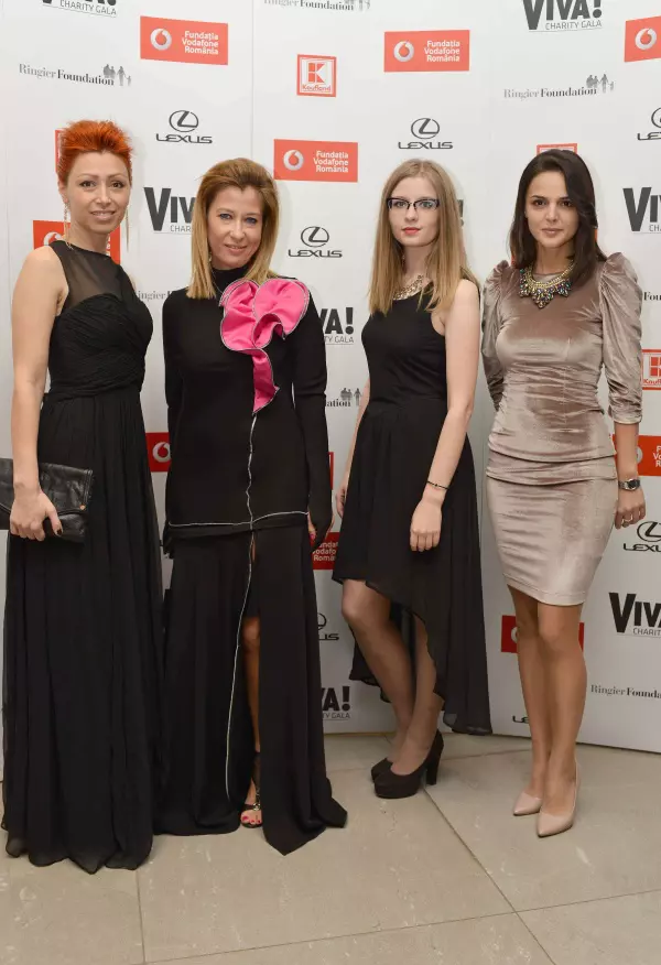 Carmen Dinca, Raluca Kisescu, Doina Babcinschi si Denisa Mihai (Avon)