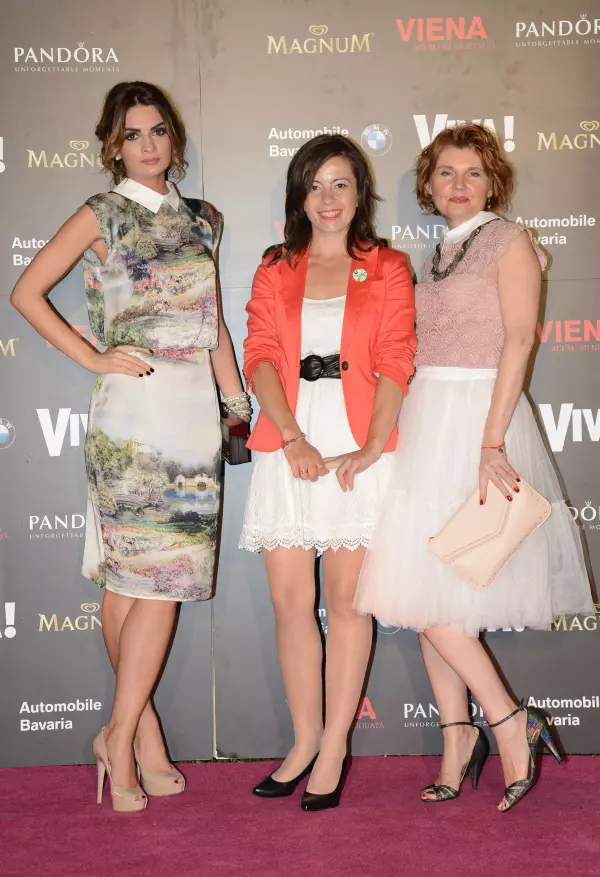 Camelia Roatis (Antoanelle), Valentina Merlici (Web Connect)Alina Savu ( Web Connect)