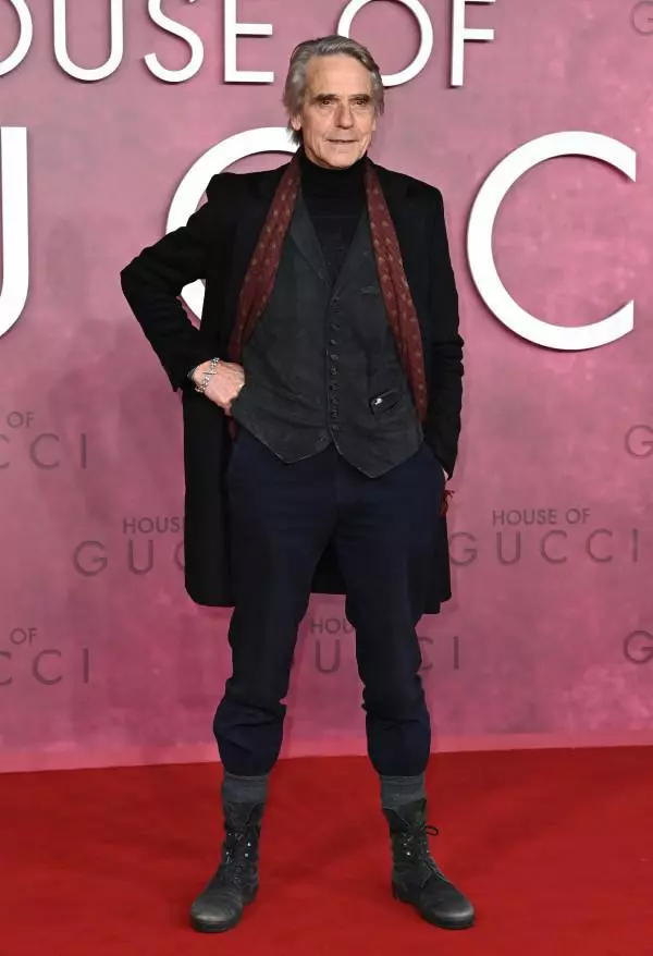 3.-Jeremy-Irons-la-premiera-House-of-Gucci