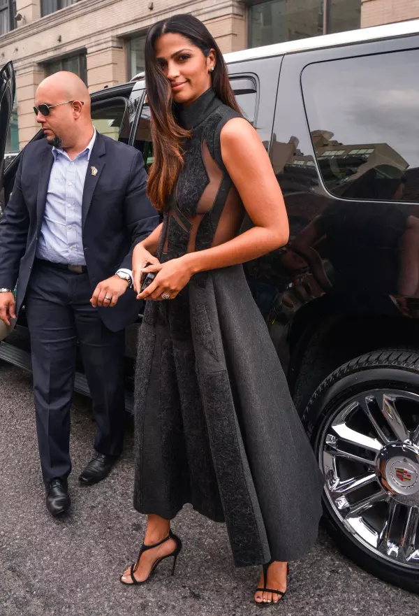 Camila Alves la show-ul Donna Karan