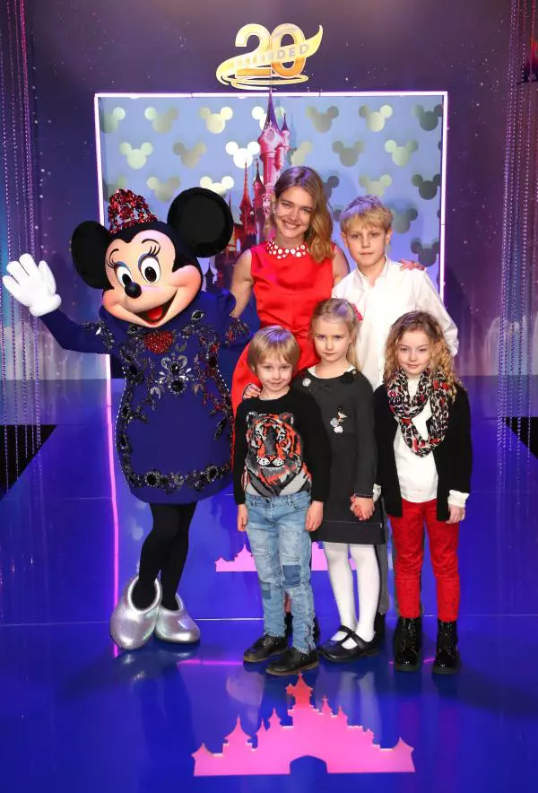 Natalia Vodianova si trei dintre copiii sai