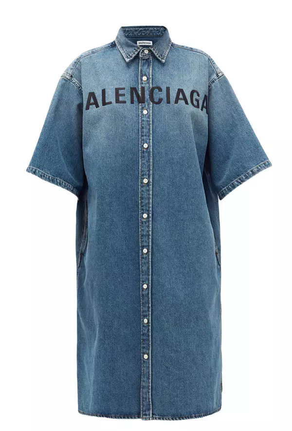 Rochie-cămașă din denim, Balenciaga, 3.870 lei, www.matchesfashion.com