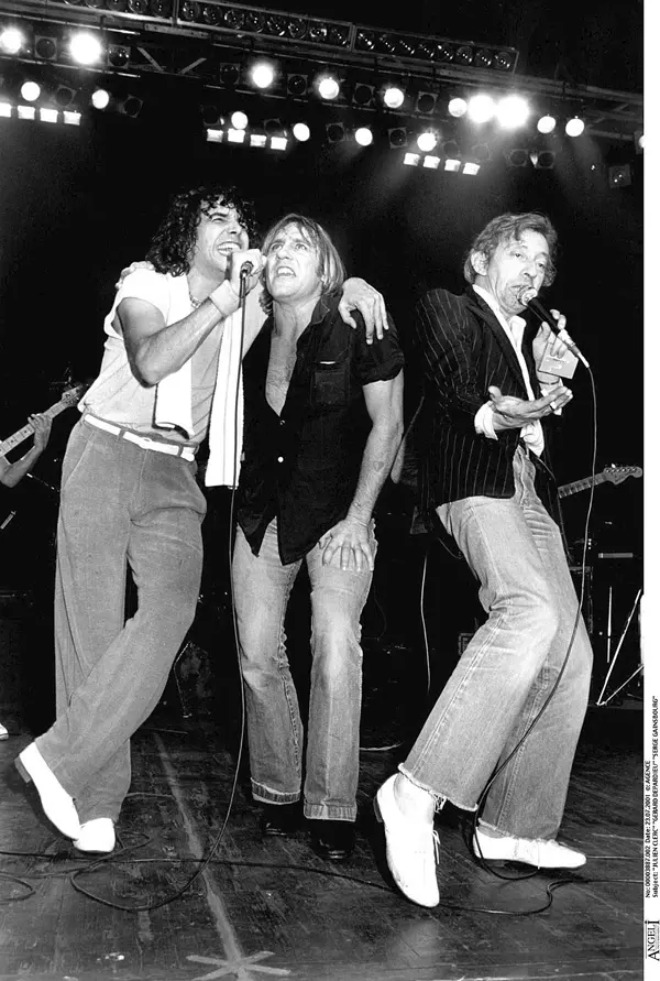 Gérard Depardieu, Serge Gainsbourg si Julien Clerc pe scena Palais des Congrès din Paris