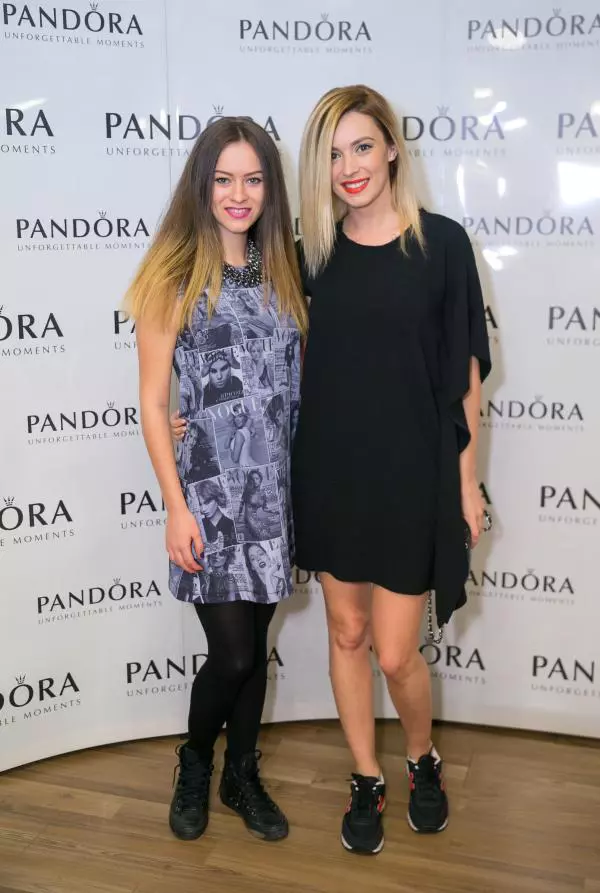 Diana Dumitrescu si sora ei, Demi