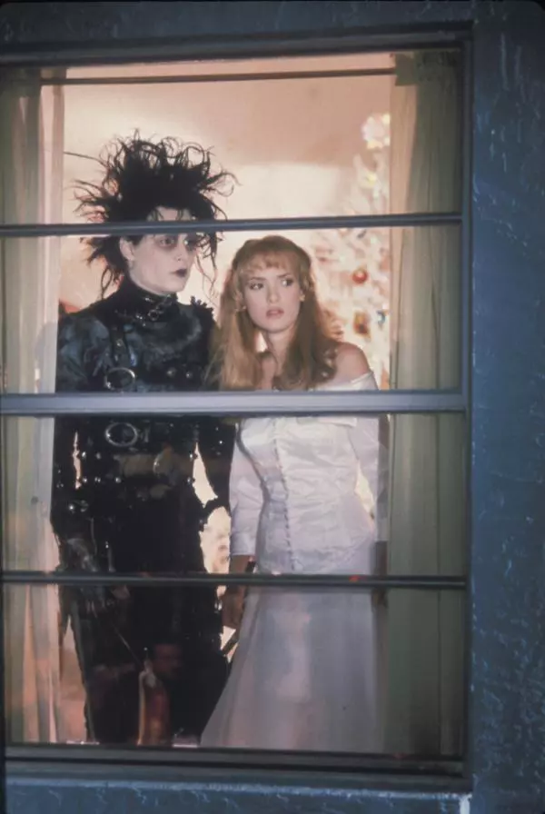 In Edward - Omul foarfeca