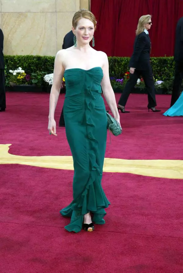 Julianne Moore – Rochie YSL, 2003