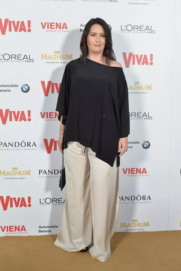 Amalia Nastase -Tinuta Irina Marinescu, clutch Stella McCartney, pantofi Miu Miu