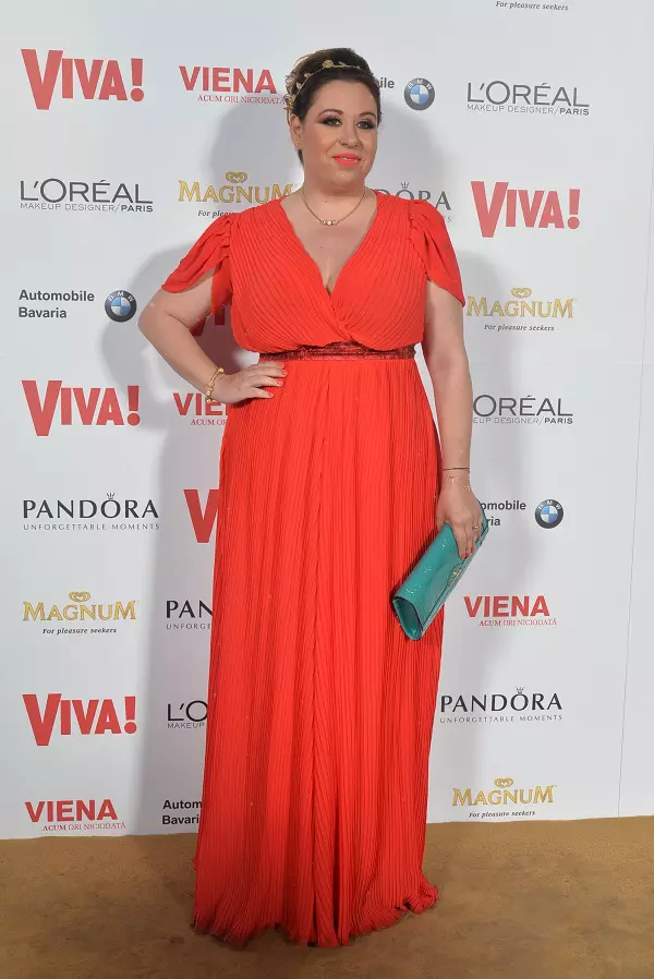 Oana Roman - Rochie Clara Rotescu, accesorii Pandora, Clutch Etro