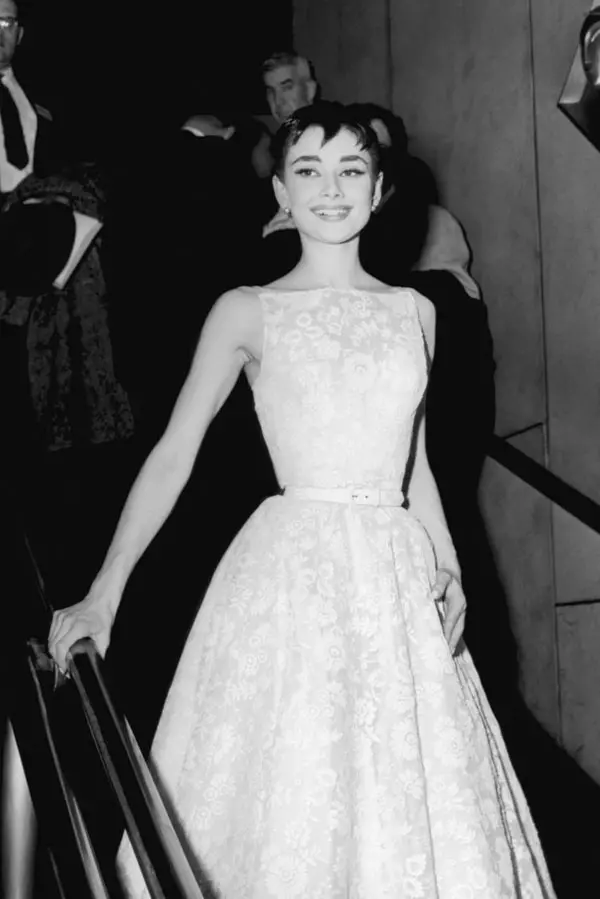 18. Rochia purtată de Audrey Hepburn la Premiile Oscar 1954 - 131.300 de dolari