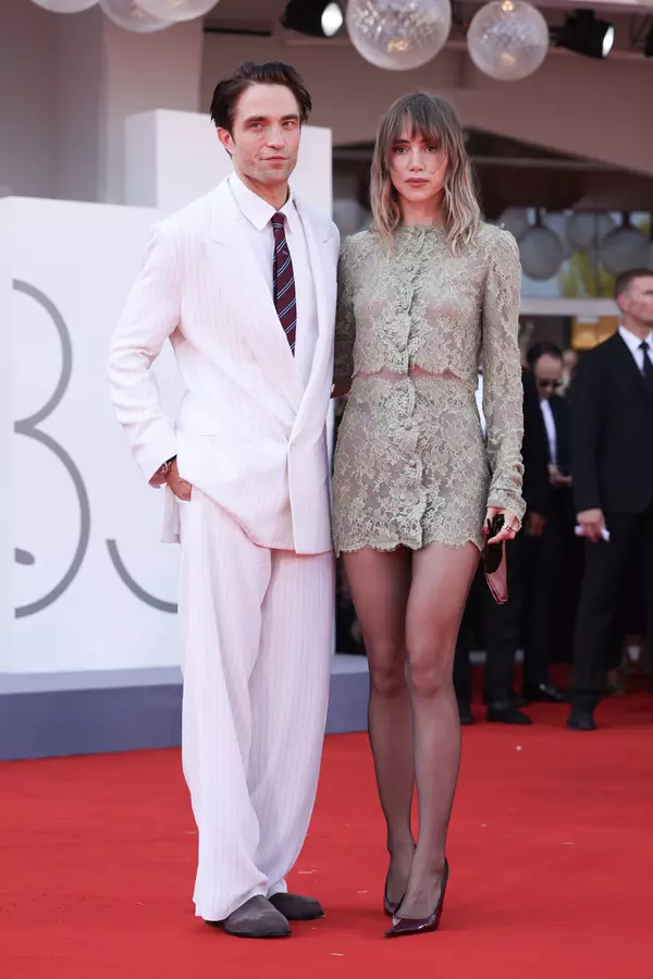 Robert Pattinson & Suki Waterhouse