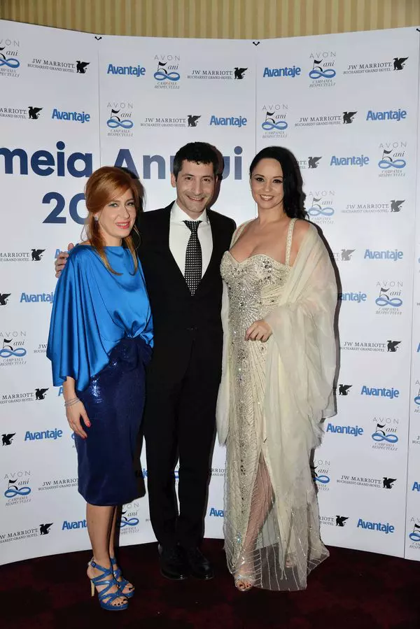 Raluca Kisescu, Razvan Diratian (Avon) si Andreea Marin