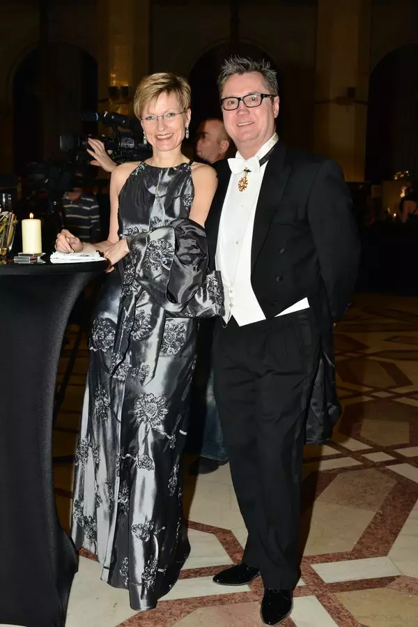 Martin Grund (maestru de ceremonii) si sotia sa, Dagmar