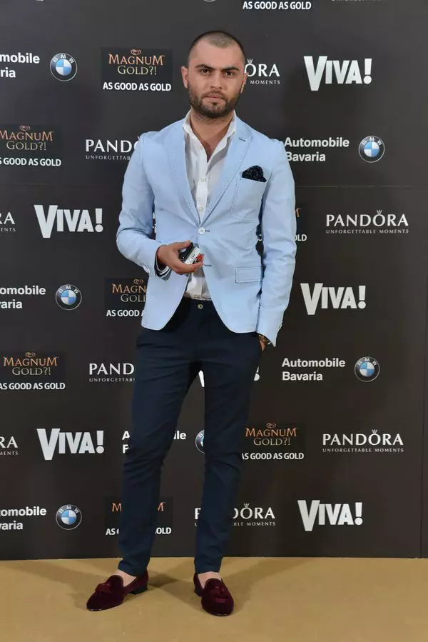 Arthur Dinu ( Rhea Costa)