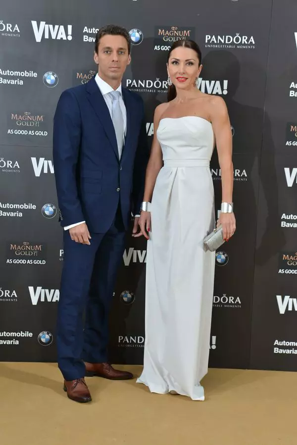 Carmen Bruma (rochie Claudia Castrase, bijuterii Carrera y Carrera)