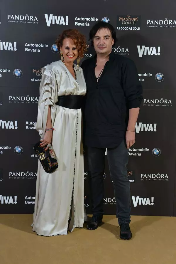 Cristina Zegheru (rochie Razvan Ciobanu, pantofi Louboutin, clutch Fendi) si Razvan Ciobanu