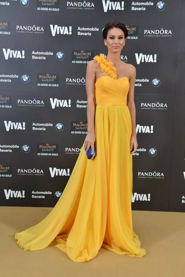 Geanina Ilies (rochie Maria Andrei, clutch Louboutin)