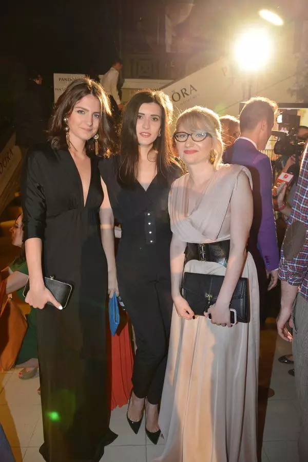 Mihaela Balan (Victoria 46),  Cristina Dinu (Victoria 46) si Ana Andrei (VIVA)