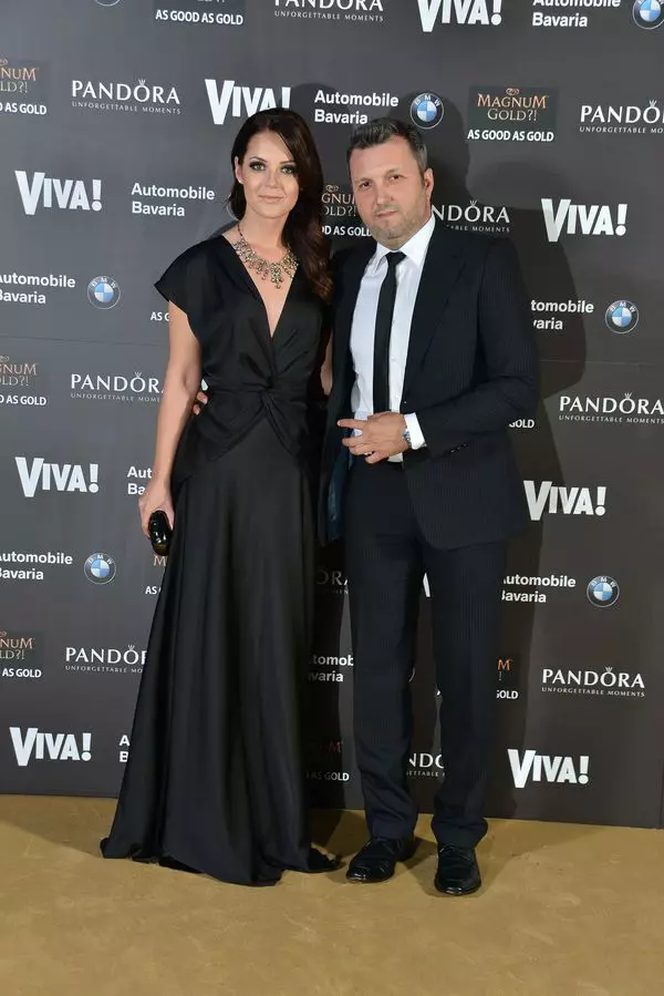 Nadina Campean (rochie Stephan Pelger) si Catalin Opritescu