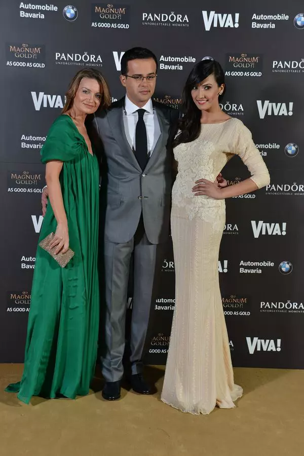 Teodora Burz, Mihai Gadea si Alexandra Badoi (rochie Rhea Costa)