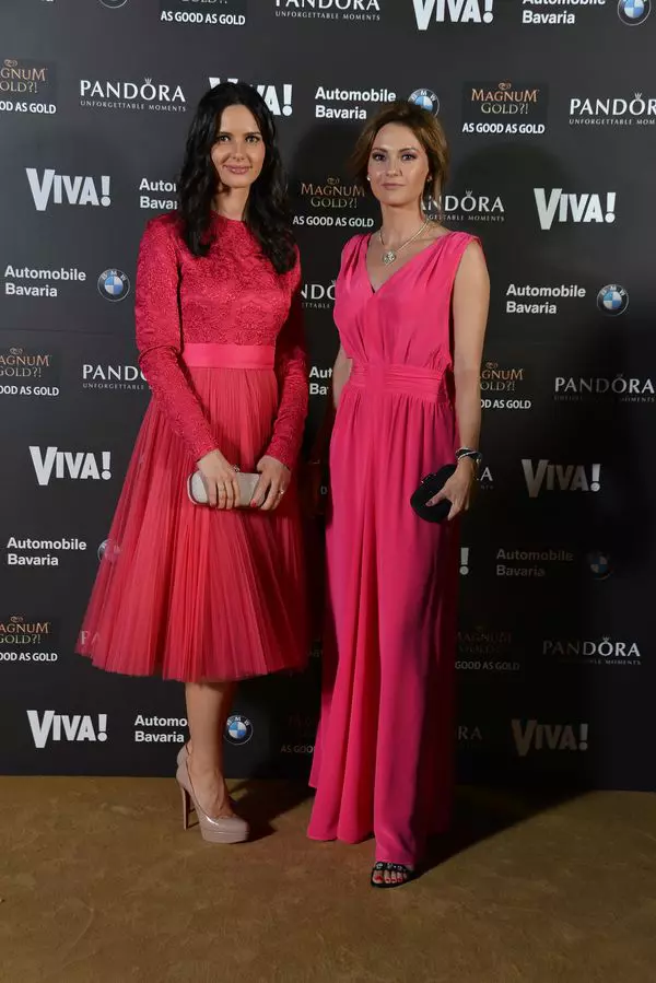 Veronica Schmidt (tinuta Dior, pantofi Loubutin,plic Alexander McQueen) si Dana Razboiu (Rochie Gerard Darel,Clutch Lancel,Pantofi Rene Caovilla)