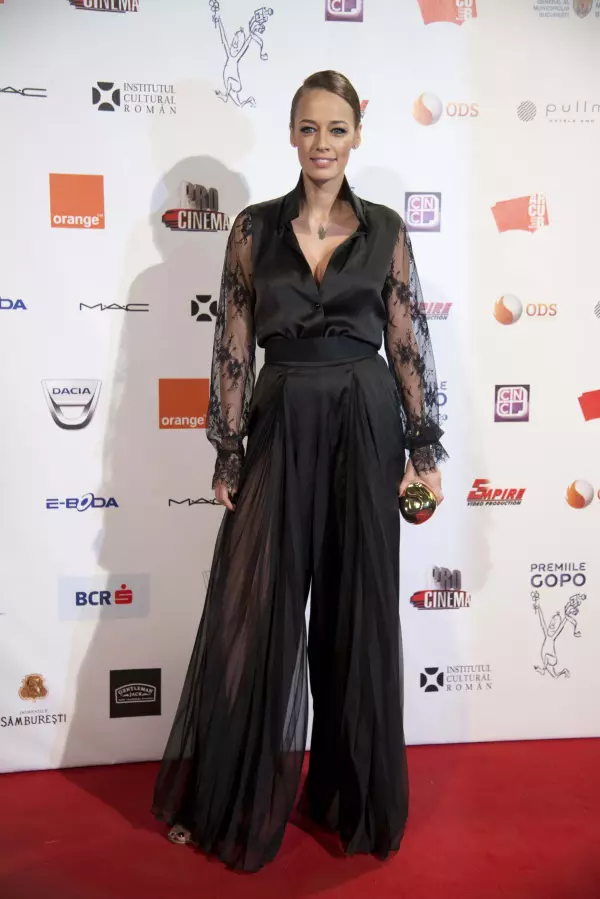 Andreea Raicu - Tinuta stephan Pelger