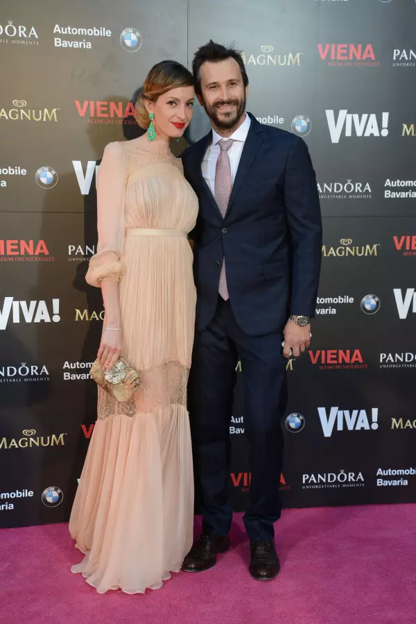 Nicolai Tand (tinuta Damat) si Monica Balaj (rochie Maria Lucia Hohan, clutch Sonia Rykiel)