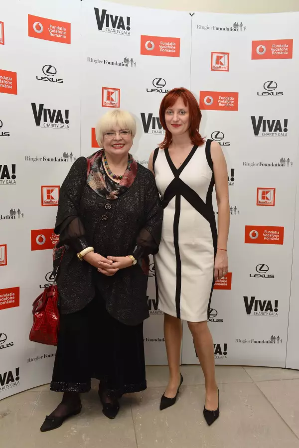 Irina Margareta Nistor si Angela Galeta (Fundatia Vodafone)