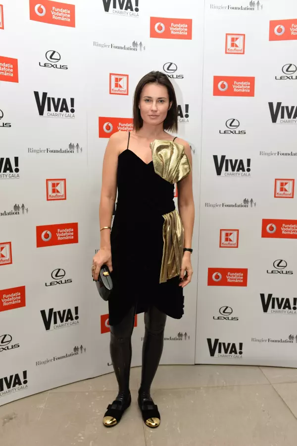 Roxana Voloseniuc (Elle)