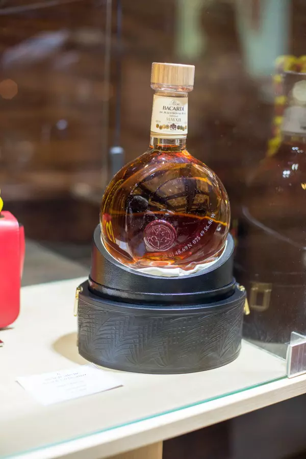 Sticla de colectie Bacardi