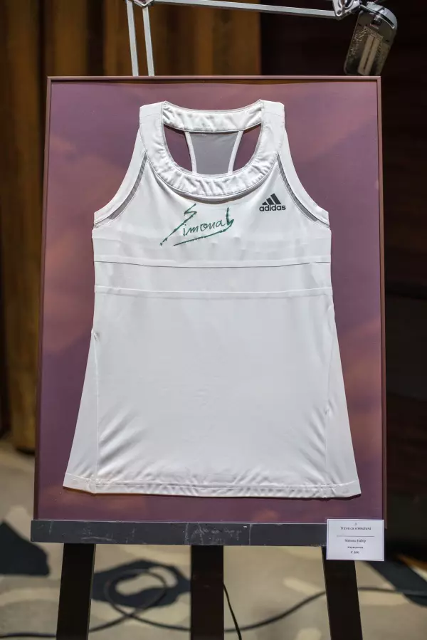 tricou cu semnatura Simona Halep