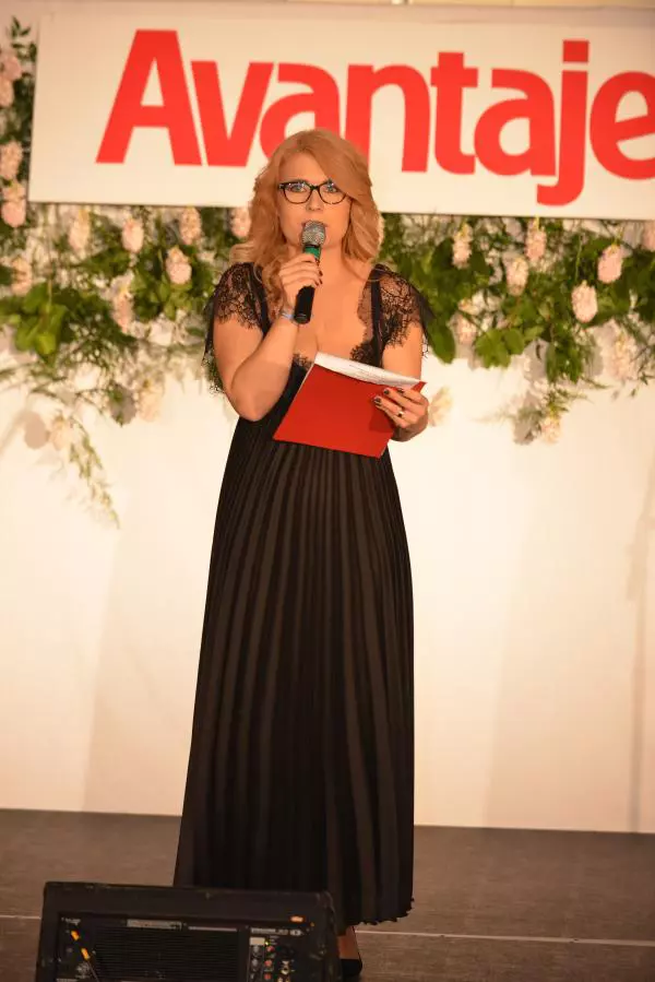 Liana Stanciu (rochie Stephan Pelger)