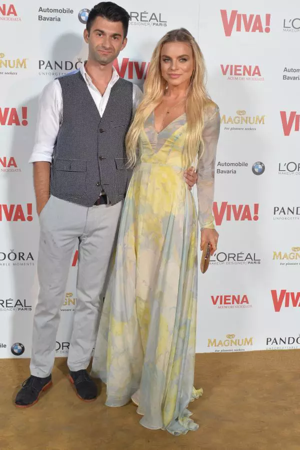 Catalina Grama (Rochie M.Marquise, coliere Gramaldi)si Paul Ipate